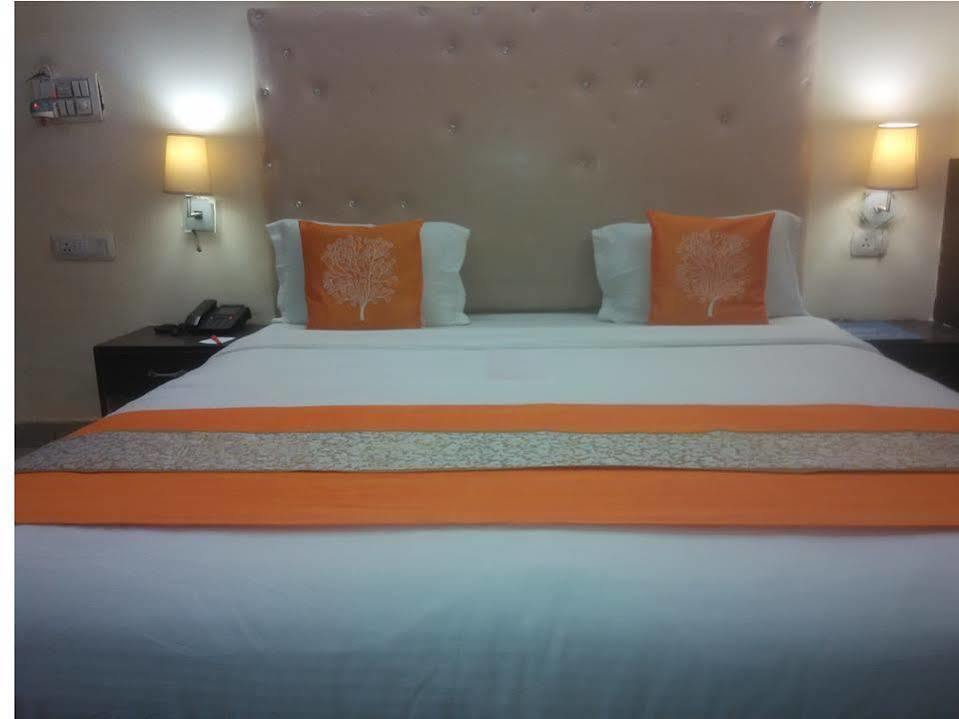 Lazeez Otel Yeni Delhi Dış mekan fotoğraf